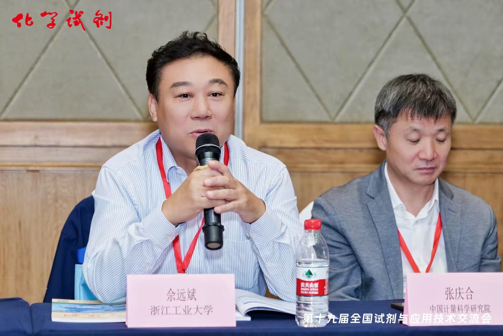 在分享成绩的同时