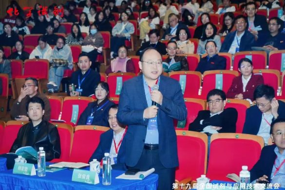 行业媒体和中南民族大学的师生们